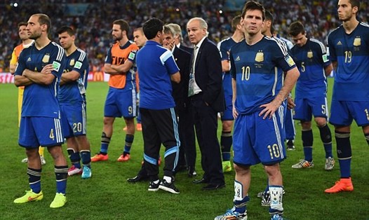 Thất bại trong các trận chung kết không còn là điều xa lạ với Messi (số 10) khi thi đấu cho ĐT Argentina. Ảnh: Getty Images.
