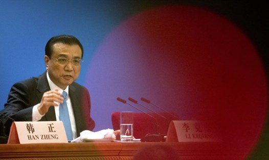 Thủ tướng Lý Khắc Cường phát biểu tại buổi họp báo sau khi Đại hội đại biểu Nhân dân toàn quốc Trung Quốc bế mạc tại Bắc Kinh ngày 20.3.2018. Ảnh: AP