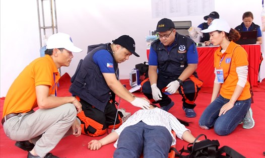 Buổi diễn tập với sự tham gia của 10 đội y tế khẩn cấp, của chín nước thành viên ASEAN và  Nhật Bản. Ảnh: N.TRI