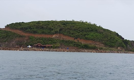 Dự án trồng rừng, nuôi rong biển kết hợp du lịch sinh thái đảo Hòn Rùa "xẻ" đảo, lấn vịnh Nha Trang nhưng chậm khắc phục. Ảnh: PV