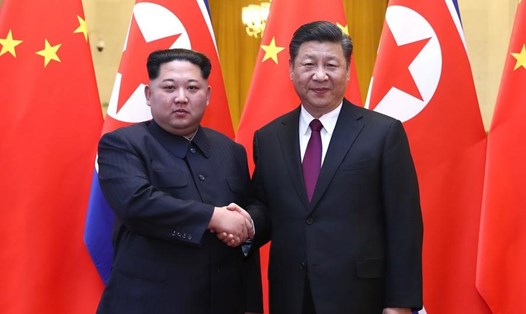 Nhà lãnh đạo Kim Jong-un hội đàm với Chủ tịch Trung Quốc Tập Cận Bình. Ảnh: Tân Hoa Xã