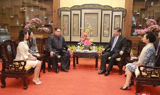 Chủ tịch Tập Cận Bình và Phu nhân tiếp nhà lãnh đạo Kim Jong-un và Phu nhân. Ảnh: KCNA