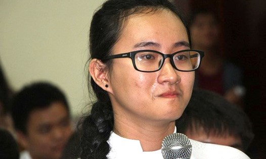 Học sinh Phạm Song Toàn đã bật khóc kể về cô giáo dạy Toán quyền lực của mình và ước ao được nghe cô giáo giảng bài nhưng bao học sinh khác. Ảnh: NLĐ.