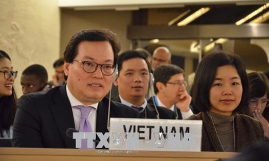 Đại sứ Dương Chí Dũng, trưởng phái đoàn Việt Nam bên cạnh Văn phòng Liên Hợp Quốc, Tổ chức Thương mại Thế giới và các tổ chức quốc tế khác tại Geneva, Thụy Sĩ. Ảnh: TTXVN