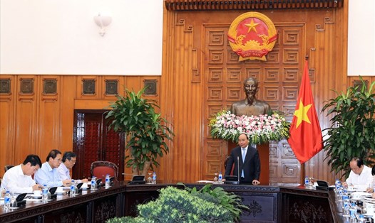 Thủ tướng Nguyễn Xuân Phúc chủ trì cuộc họp chuẩn bị Hội nghị GMS 6 và CLV 10. Ảnh: TTXVN