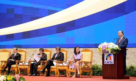 Thủ tướng Nguyễn Xuân Phúc phát biểu tại Diễn đàn Thượng đỉnh kinh doanh GMS. Ảnh: VGP