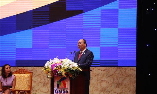 Thủ tướng Nguyễn Xuân Phúc phát biểu tại Diễn đàn Thượng đỉnh kinh doanh GMS. Ảnh: Hồng Nguyễn. 