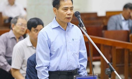 Bị cáo Hoàng Thế Trung, nguyên Giám đốc Ban Quản lý Dự án Đầu tư xây dựng hệ thống cấp nước sông Đà - Hà Nội tại phiên xét xử. Ảnh: TTXVN