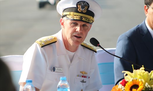 Tư lệnh Hạm đội Thái Bình Dương -  Đô đốc Scott Swift bày tỏ mong muốn, một ngày nào đó hải quân Hoa Kỳ có thể mang tàu ngầm tới thăm Việt Nam. Ảnh: TT