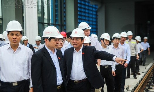 Đoàn công tác Ủy ban Khoa học Công nghệ và Môi trường của Quốc hội do ông Phan Xuân Dũng, Chủ nhiệm Ủy ban, chủ trì đã đi thực địa kiểm tra dự án đường sắt đô thị Cát Linh - Hà Đông. 