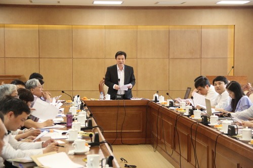 Thứ trưởng Bộ GDĐT Nguyễn Hữu Độ chủ trì hội thảo. Ảnh: MP