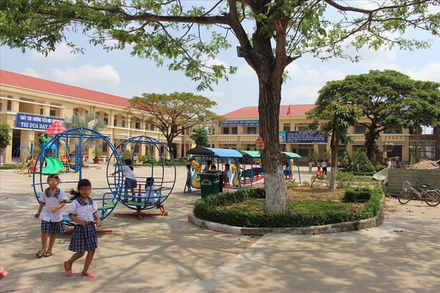 Trường TH Bình Chánh (Long An), nơi xảy ra sự việc giáo viên phải quỳ xin lỗi phụ huynh. Ảnh: Kỳ Quan