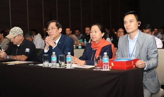 Đoàn đại biểu Tổng LĐLĐVN ( 3 người từ phải sang) tại Đại hội. Ảnh: Việt Hùng/Vietnam+