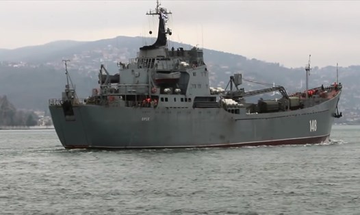 Tàu Nga chở vũ khí tiến về hướng Syria. Ảnh: Almasdar News
