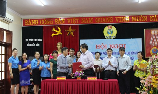 LĐLĐ tỉnh Điện Biên và Đài Phát thanh - Truyền hình tỉnh Điện Biên ký chương trình phối hợp tuyên truyền giai đoạn 2018- 2023. 