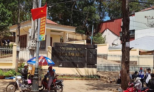 Trường THCS Nguyễn Bỉnh Khiêm.