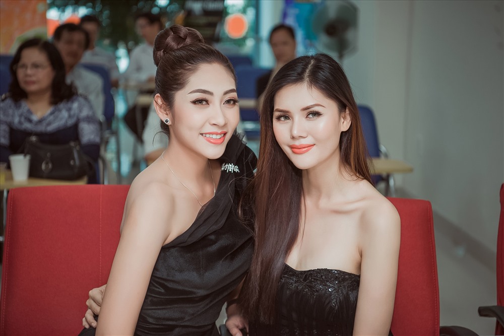 Đặng Thu Thảo (trái) và Kim Nguyên