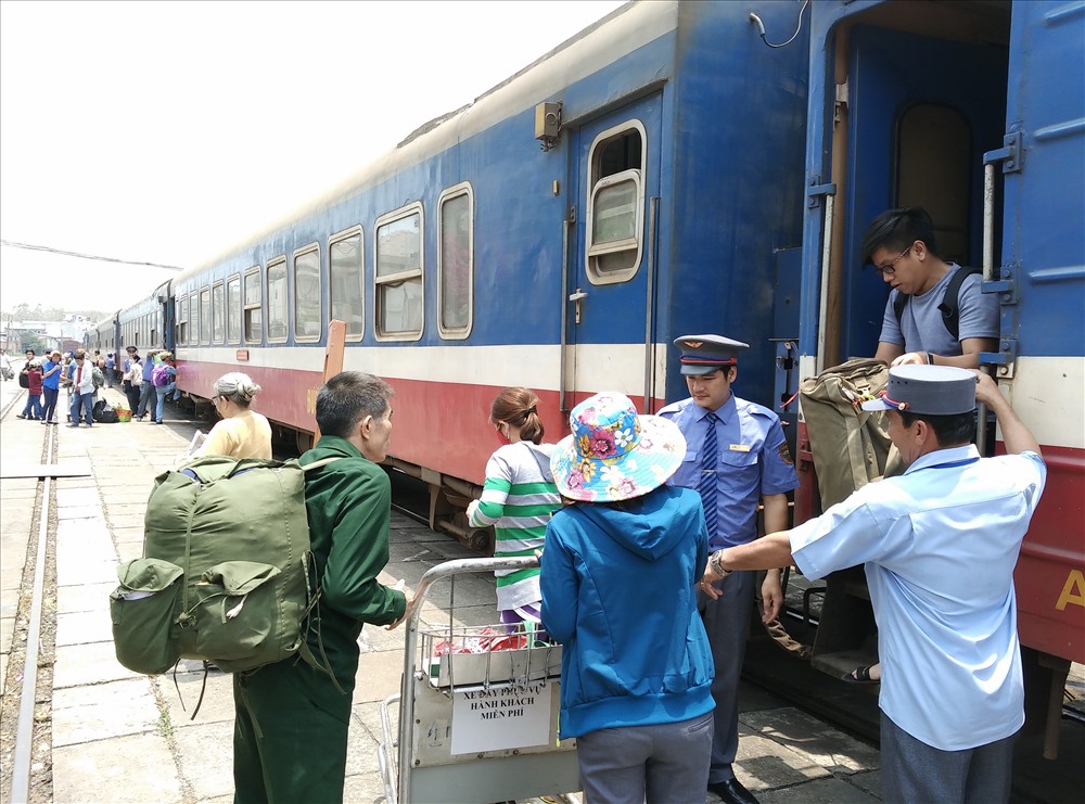 Đường sắt tăng chuyến phục vụ người dân đi nghỉ lễ 30.4 và 1.5.  Ảnh: M.Q