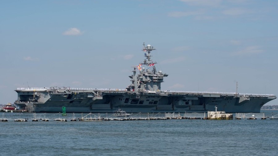 Tàu sân bay Mỹ USS Harry S. Truman được triển khai đến vịnh Ba Tư thay vì thông tin đến Châu Âu trước đó. Ảnh: Reuters. 