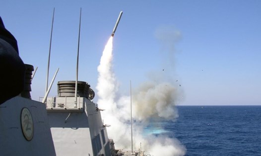 Tàu khu trục Mỹ phóng tên lửa hành trình Tomahawk. Ảnh: AFP. 