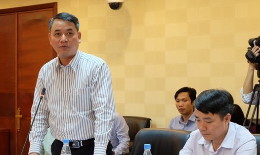 Ông Lê Vũ Tuấn Anh (Phó chánh thanh tra bộ TNMT) trả lời báo chí tại họp báo. Ảnh: PV