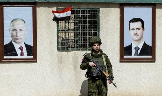 Lính gác tại một trụ sở của chính quyền Syria. Ảnh: Getty