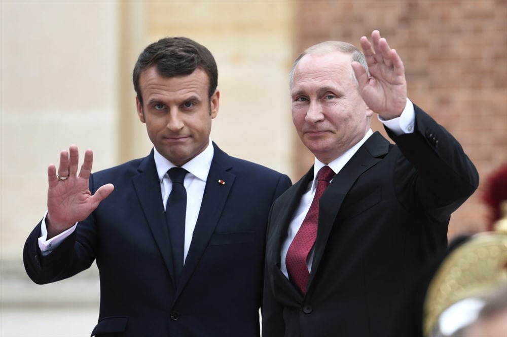 Tổng thống Emmanuel Macron và Tổng thống Vladimir Putin tại Điện Versailles ngày 29.5.2017. Ảnh: AP