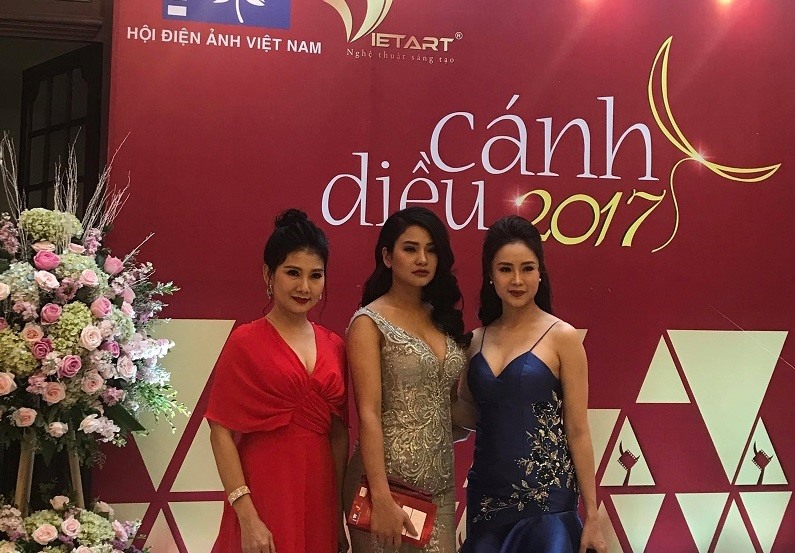 Các nghệ sĩ trên thảm đỏ Cánh diều vàng 2017. Ảnh: Linh Linh
