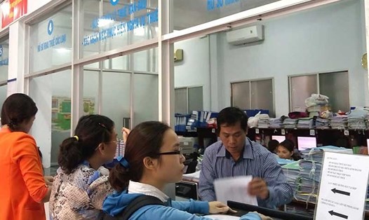 Người dân đến làm thủ tục kê khai thuế tại Chi cục Thuế quận Bình Thạnh, TP.HCM. Ảnh: Vietnamnet.