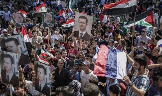 Mít tinh ủng hộ Tổng thống Bashar al-Assad và Tổng thống Vladimir Putin tại Latakia, Syria. Ảnh: Sputnik