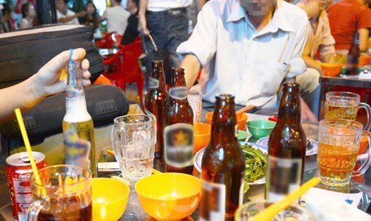 Bộ Y tế đang lấy ý kiến về quy định bán rượu bia theo giờ. Ảnh:Vietnamnet