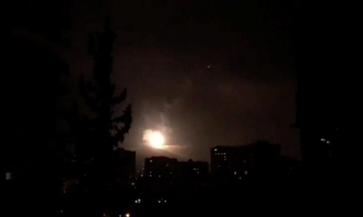 Phòng không Syria đánh chặn tên lửa tấn công Damascus hôm 14.4. Ảnh: Reuters. 