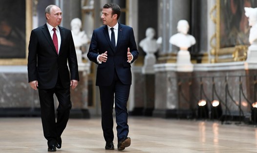Tổng thống Pháp Emmanuel Macron và Tổng thống Nga Vladimir Putin. Ảnh: Reuters. 