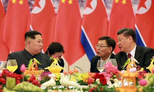 Chủ tịch Trung Quốc Tập Cận Bình tổ chức tiệc chiêu đãi nhà lãnh đạo Triều Tiên Kim Jong-un tại Bắc Kinh hồi tháng 3.2018. Ảnh: KCNA
