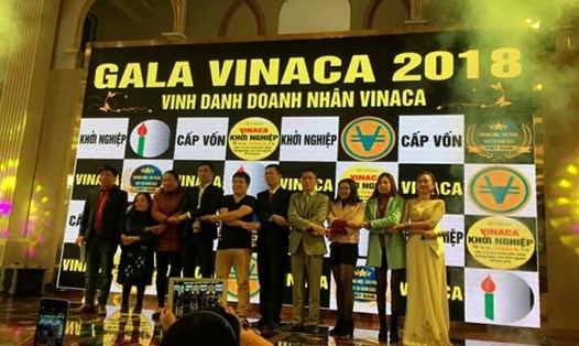 Hình ảnh đại lý phân phối sản phẩm Vinaca trong buổi Gala vinh danh do Cty này tổ chức.