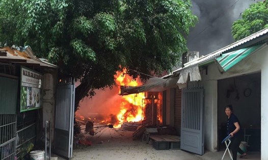 Vụ cháy ở chợ Quang (Thanh Trì, Hà Nội) gây thiệt hại lớn về tài sản. Ảnh: Đồng Chung