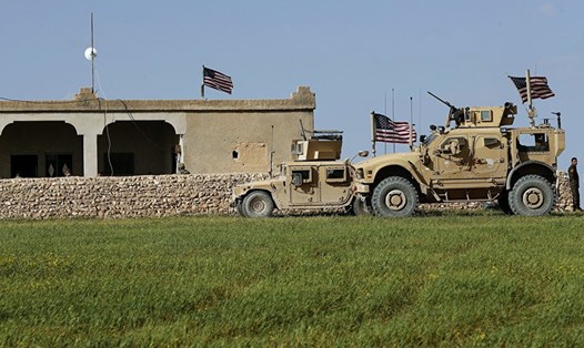 Căn cứ của liên quân do Mỹ dẫn đầu ở gần thành Raqqa bị tấn công. Ảnh: AP. 