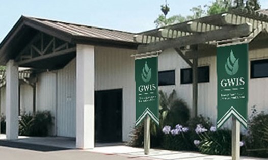 Hai địa chỉ GWIS nhận đặt trụ sở trường ở bang California và bang Florida (Mỹ) thực chất là nơi cho thuê địa điểm tổ chức hoạt động nghệ thuật, giáo dục và đại lý thư tín. Ảnh: Theo VNE