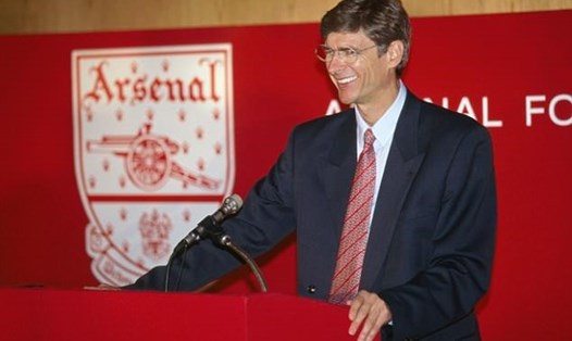 HLV Arsene Wenger tạo ra nhiều cho Arsenal khi được đội bóng này bổ nhiệm năm 1996. Ảnh: Offside.
