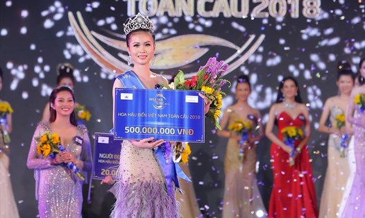 Giây phút đăng quang của Hoa hậu Biển Việt Nam toàn cầu Kim Ngọc.