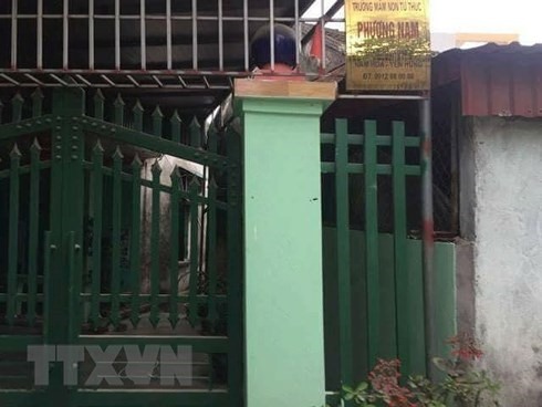 Trường mầm non Phương Nam, nơi xảy ra vụ tai nạn khiến cháu H. bị chấn thương sọ não. (Ảnh: Trung Nguyên/TTXVN) 