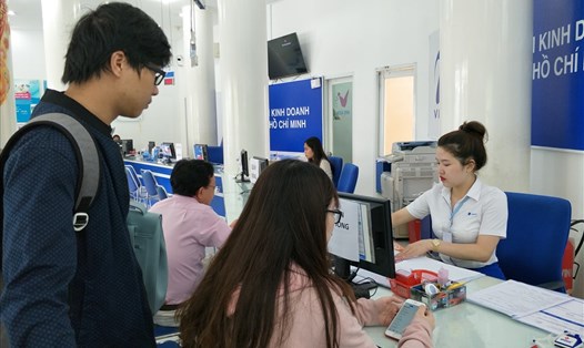 Điểm giao dịch của VinaPhone (80 Nguyễn Du, Quận 1, TP.HCM) sẽ mở cửa đến 21h đón thuê bao tới hoàn thiện thông tin cá nhân (ảnh: PK).