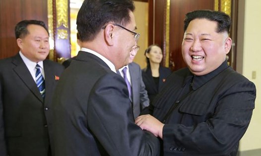 Nhà lãnh đạo Kim Jong-un gặp trưởng đoàn đàm phán Hàn Quốc Chung Eui-yong hồi đầu tháng 3.2018.