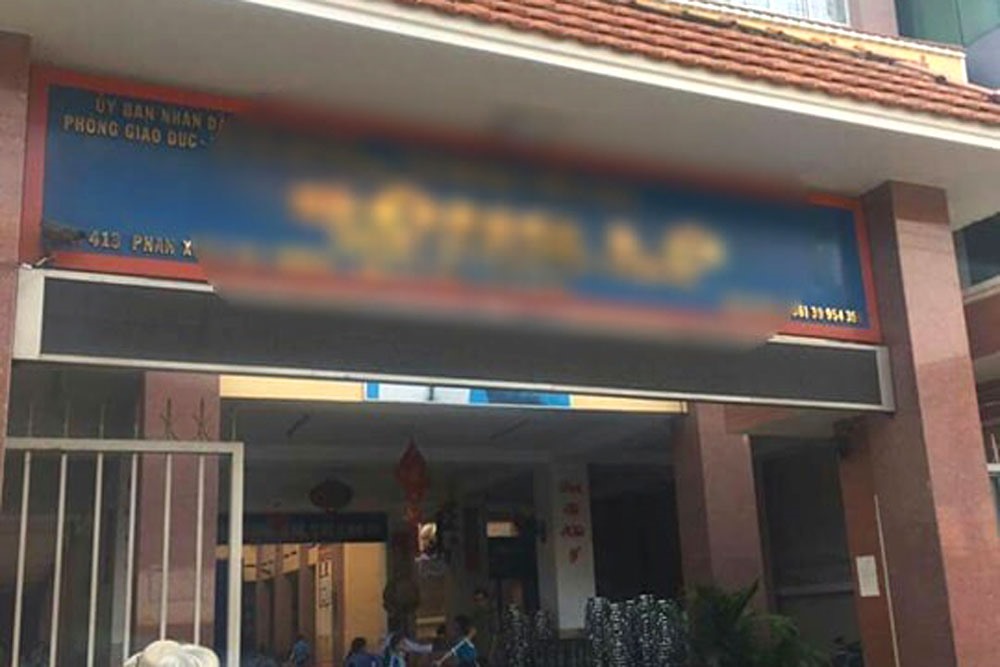 Trường tiểu học S.L, nơi được cho là đã xảy ra vụ việc cô giáo bắt học sinh ngậm dép.