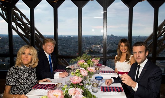 Vợ chồng Tổng thống Mỹ Donald Trump và vợ chồng Tổng thống Pháp Emmanuel Macron tại Paris tháng 7.2017. Ảnh: AP. 