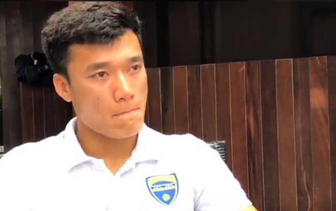 Bùi Tiến Dũng bật khóc 