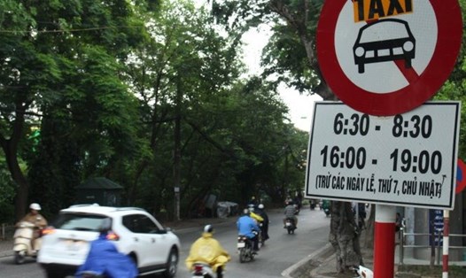 Hà Nội cấm taxi để giảm ùn tắc giao thông.