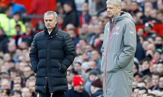 HLV Mourinho (trái) từng nhiều lần chiến thắng trong các lần đối đầu Arsenal của HLV Wenger (phải). Ảnh: PA 