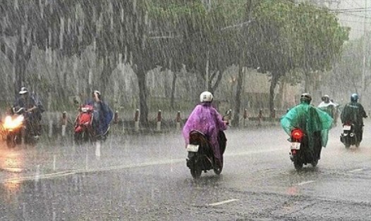 Theo dự báo thời tiết, ngày 28.4, Hà Nội và nhiều nơi tại khu vực Bắc Bộ có mưa, mưa rào và dông nhiều nơi. Trong cơn dông có khả năng xảy ra tố, lốc và gió giật mạnh. (Ảnh minh họa)
