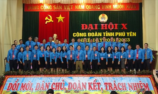 Ban chấp hành LĐLĐ tỉnh Phú Yên nhiệm kỳ 2018-2023 ra mắt đại hội. Ảnh: M.T
